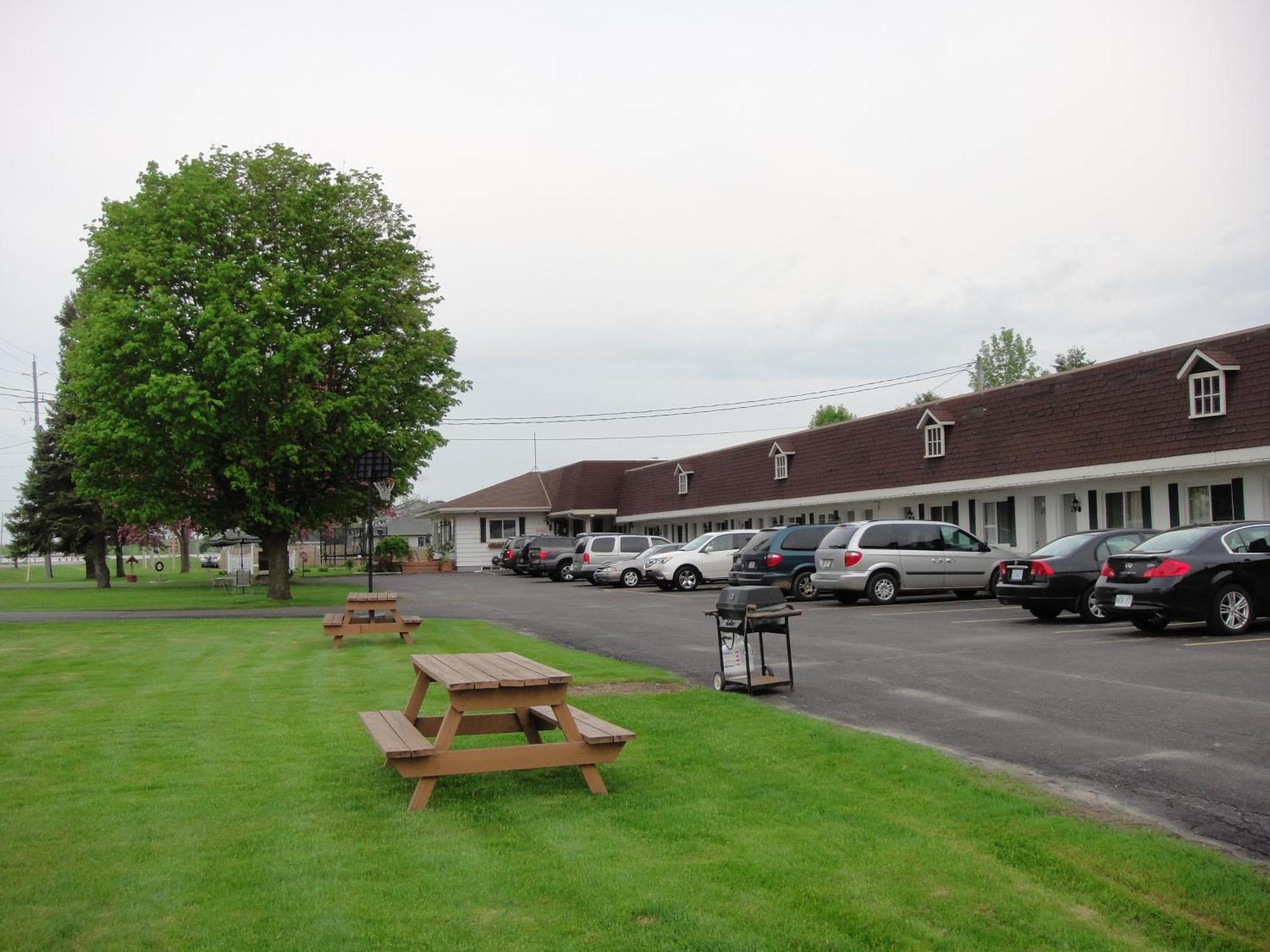 Country Squire Motel Arnprior Exteriör bild