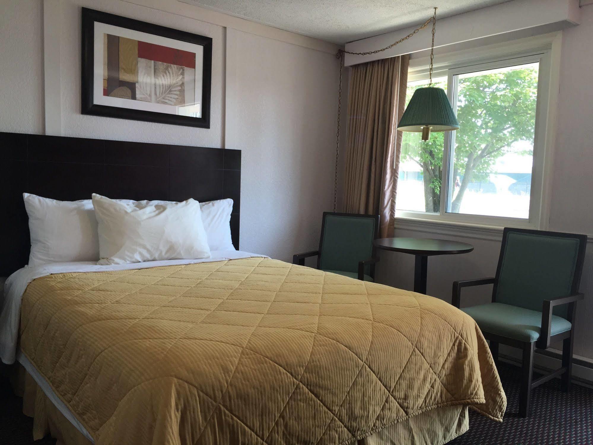 Country Squire Motel Arnprior Exteriör bild