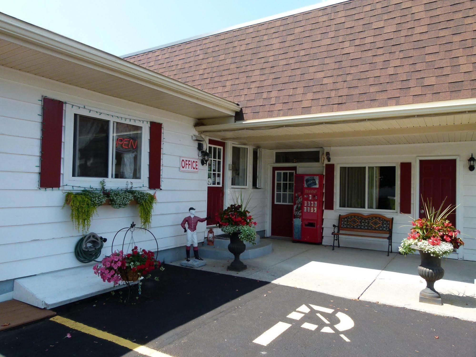 Country Squire Motel Arnprior Exteriör bild